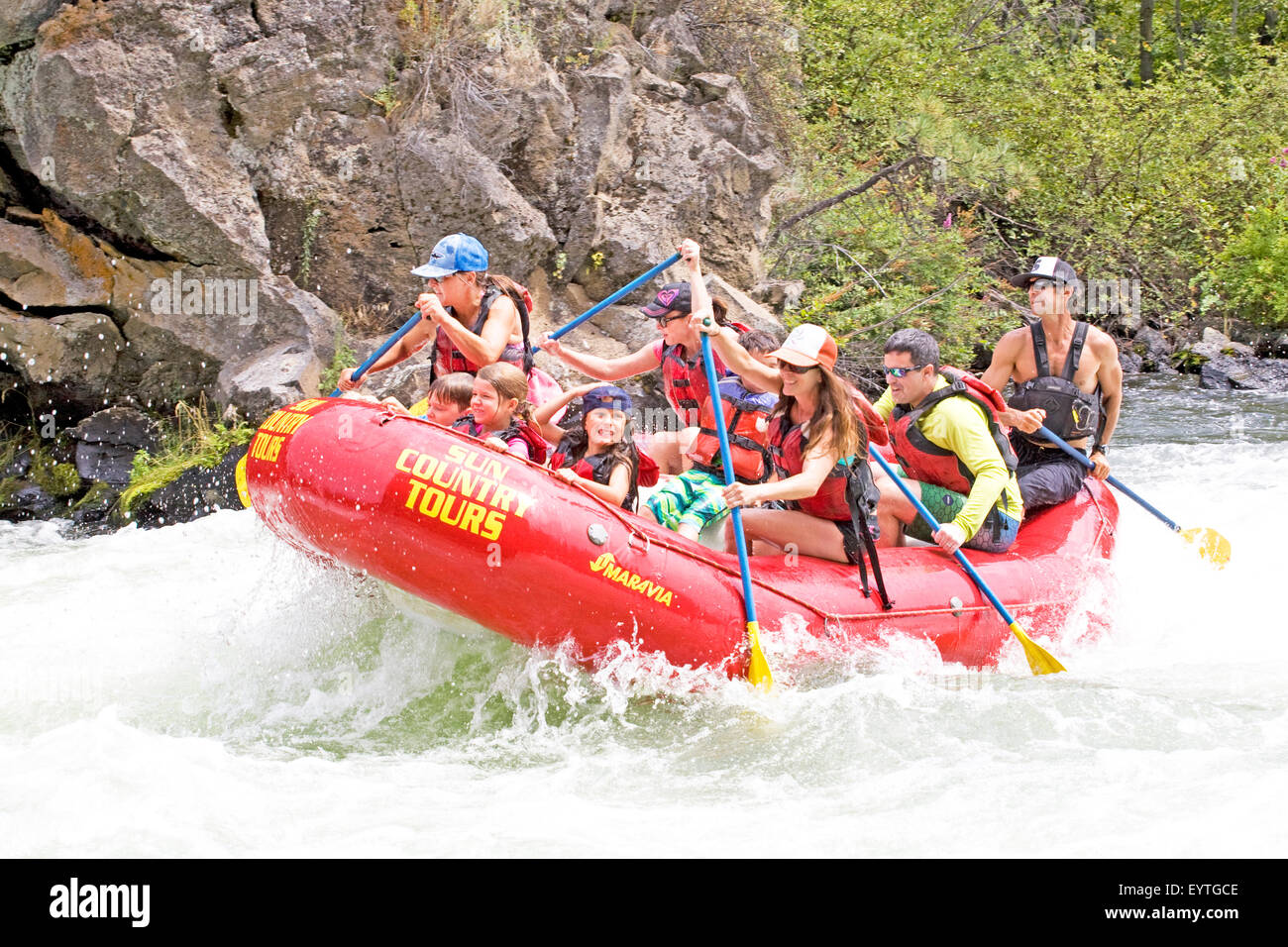 Wildwasser Sparren während der Sommer OnBig Eddy fällt auf den Deschutes River in der Nähe von Bend, Oregon Stockfoto