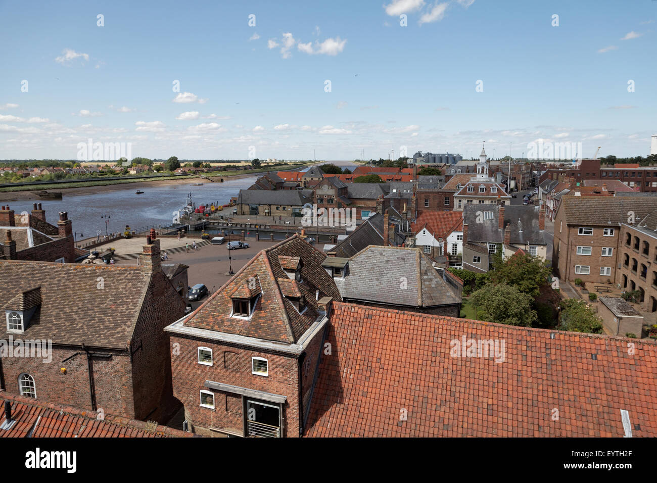 Der Fluss Great Ouse und Purfleet Quay, Kings Lynn, betrachtet über den Dächern aus der Tudor-Turm Stockfoto