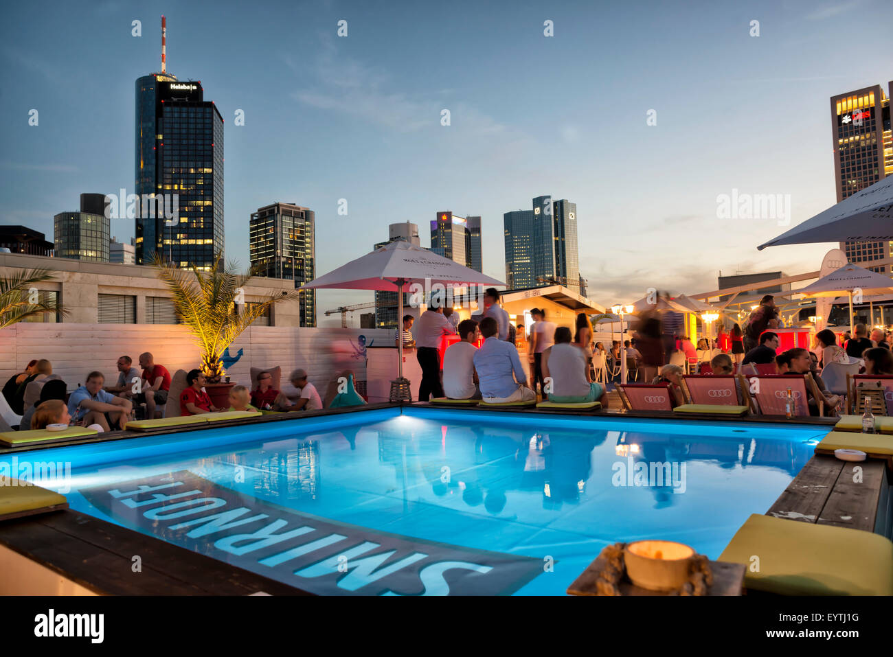 Deutschland, Hessen, Frankfurt, Long Island Summer Lounge auf dem Dach des Parkhaus "Börse" Stockfoto