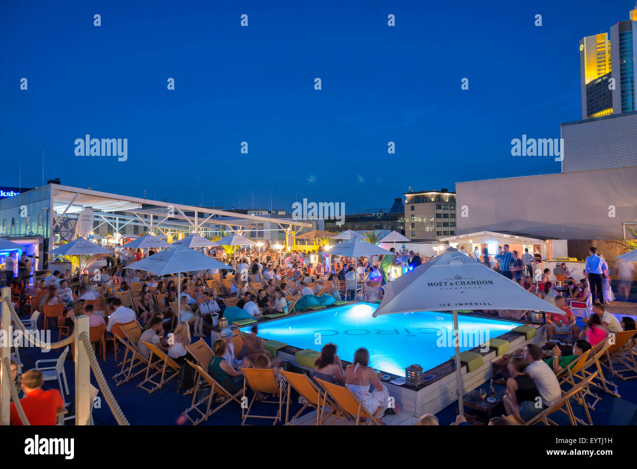 Deutschland, Hessen, Frankfurt, Long Island Summer Lounge auf dem Dach des Parkhaus "Börse" Stockfoto