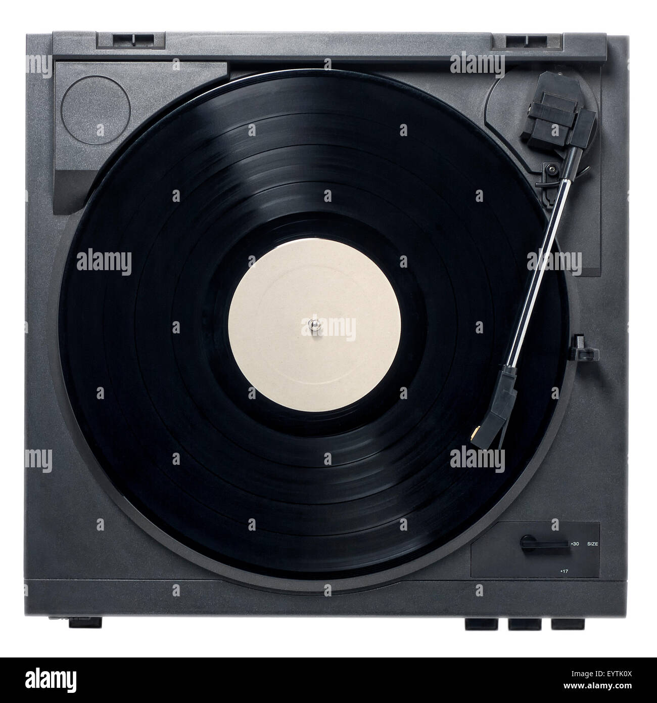 Retro-Plattenspieler mit Vinyl-Schallplatte auf einem weißen Hintergrund und leere Etikett mit Textfreiraum. Stockfoto