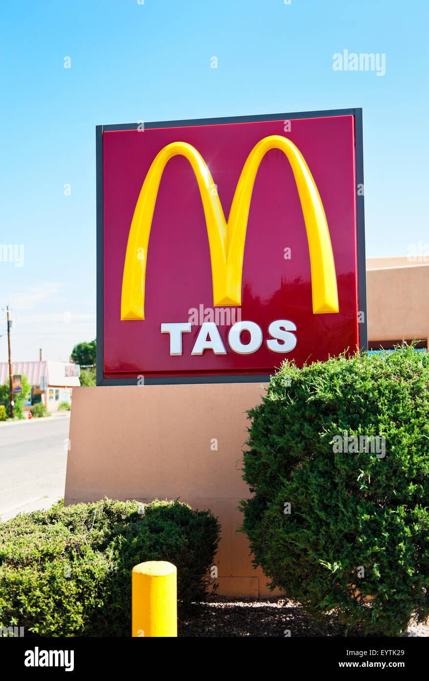Taos New Mexico McDonalds Fastfood Restaurant Zeichen Stockfoto