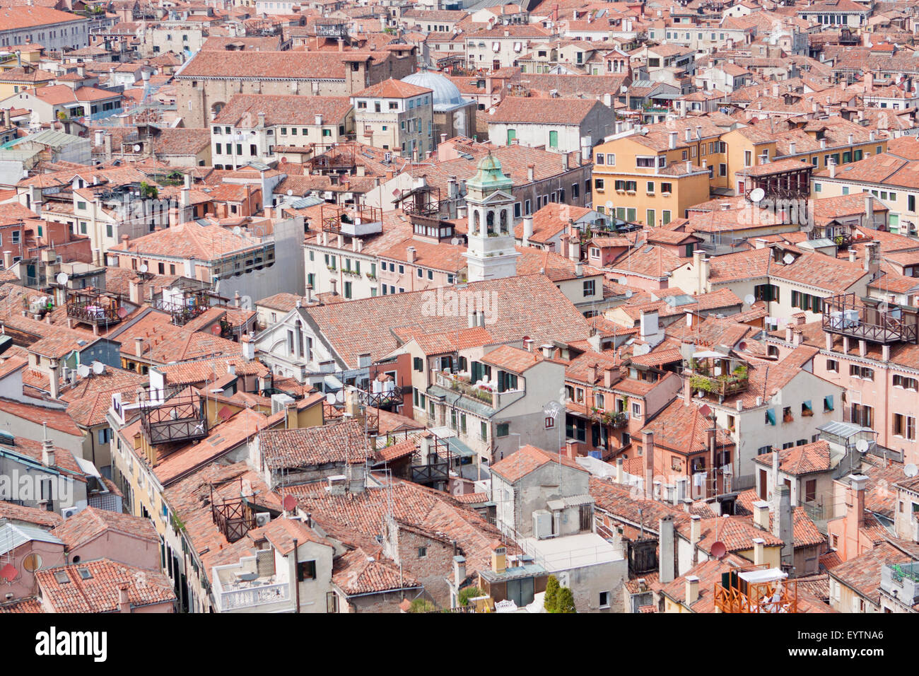 Venedig-Dächer des Campanile entnommen. Stockfoto