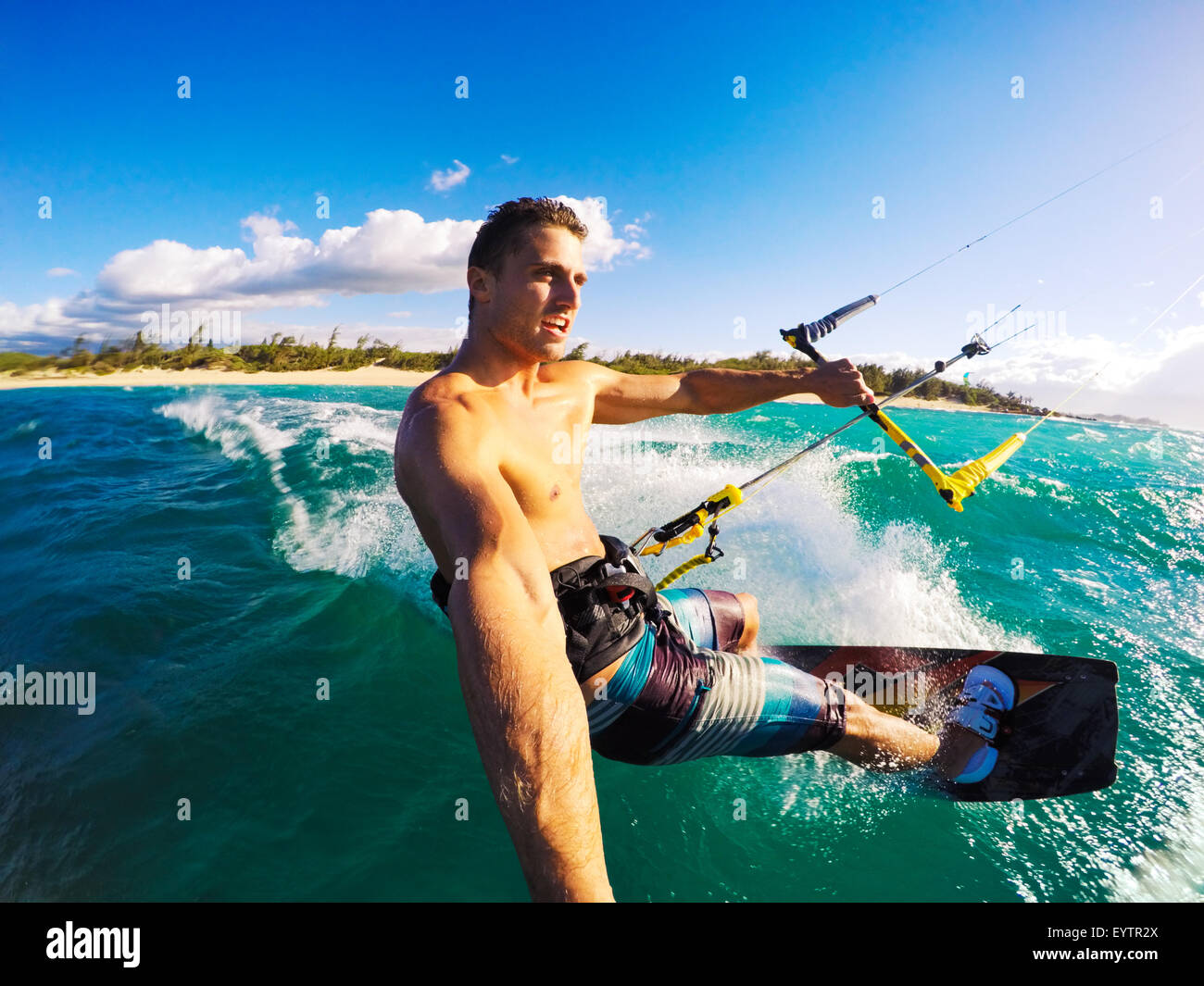 Kiteboarding. Spaß im Ozean, Extreme Sport Kitesurfen. POV Winkel mit Action-Kamera Stockfoto