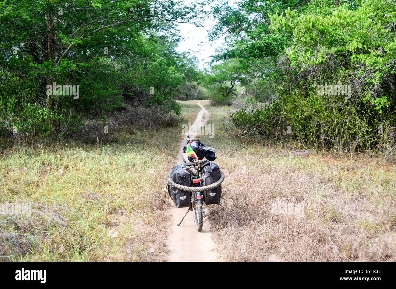 Abenteuer und Fahrradtouren auf den unbefestigten Straßen von Angola Stockfoto