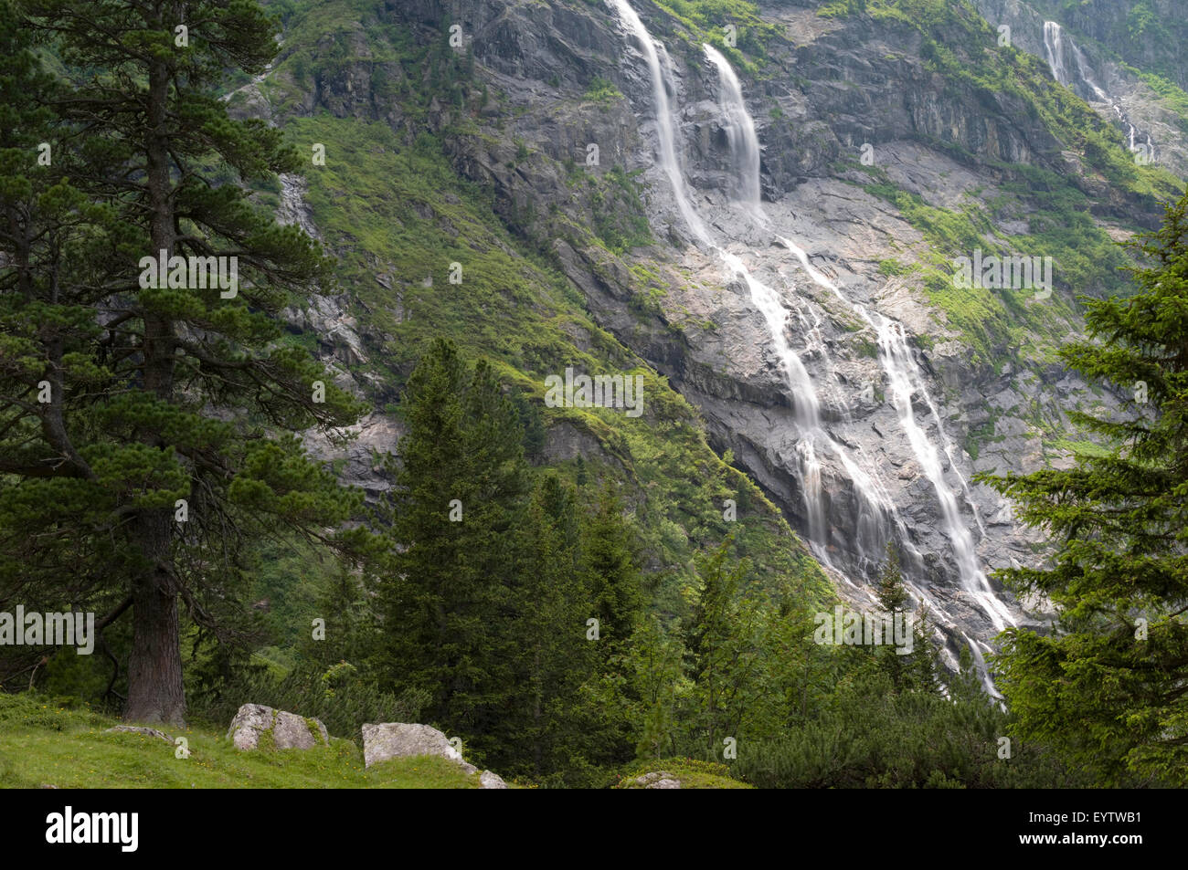 Aufstieg zur Berliner Hütte (Hütte), Wasserfall, Natur Park Zillertaler Alpen Stockfoto