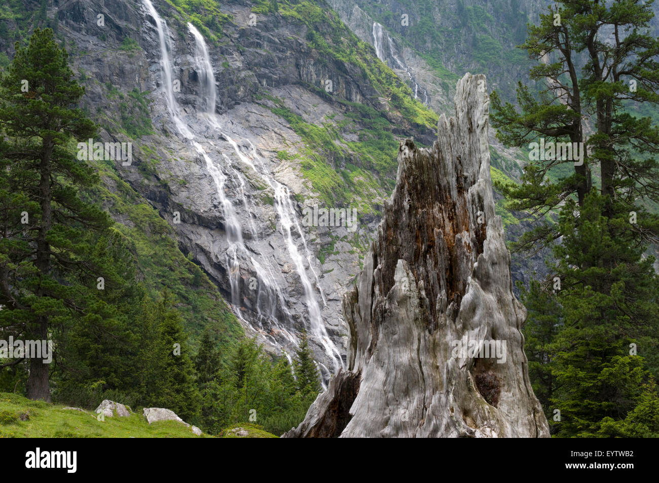 Aufstieg zur Berliner Hütte, Wasserfall, Naturpark Zillertaler zu hochrangigen Alpen Stockfoto