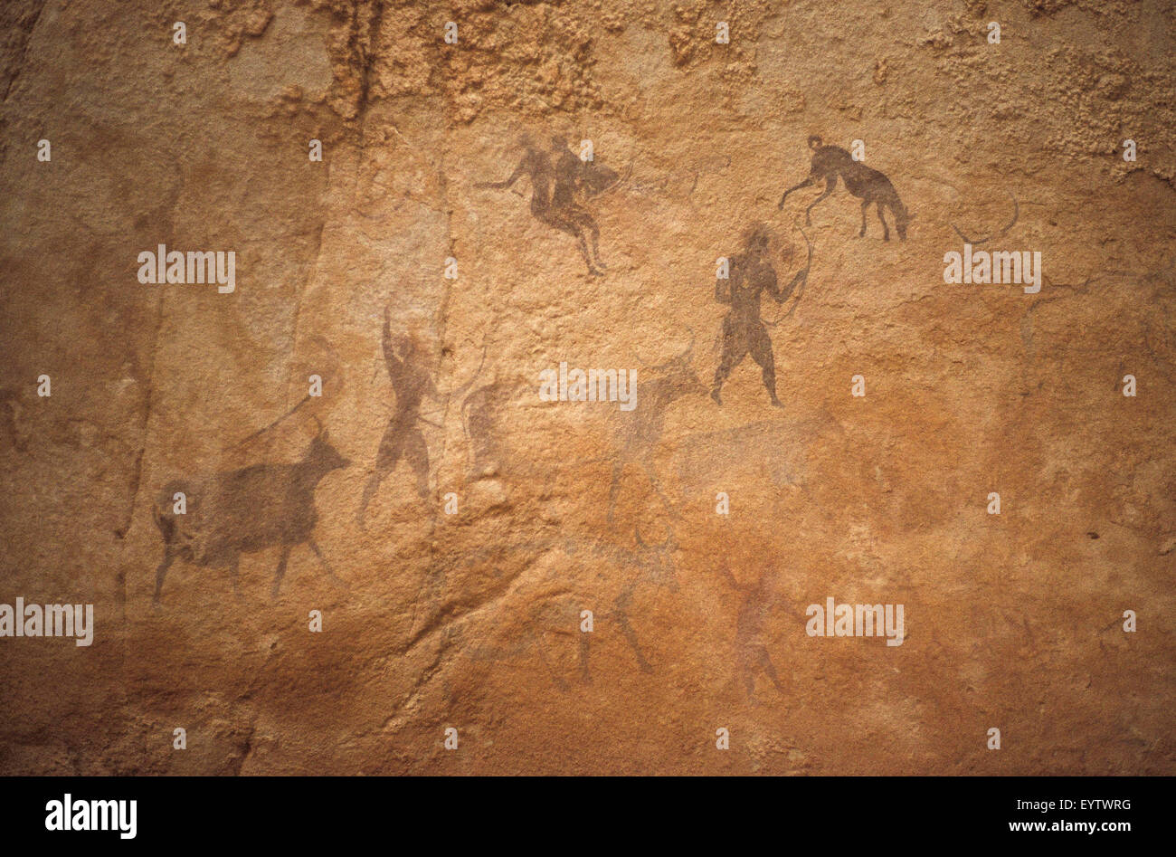 Jäger in der Nähe von Hund, rock-Abonnement im Tassili n ' Ajjer, algerische Sahara Stockfoto