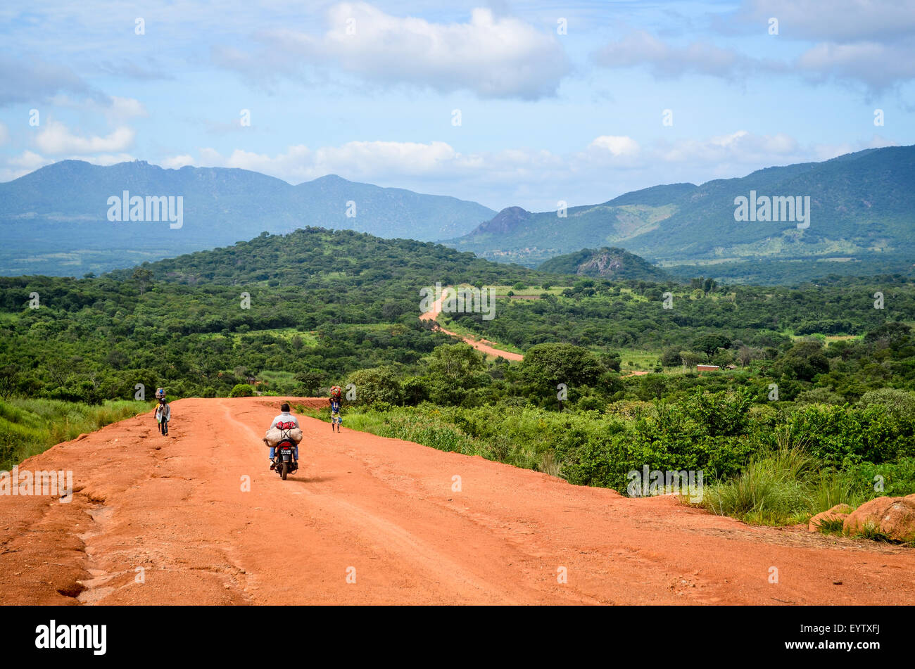 Nicht asphaltiert Straßen von Angola in der Provinz Benguela Stockfoto