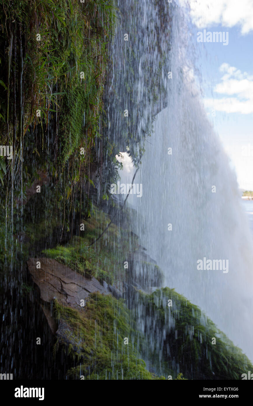 Schöner Wasserfall in Canaima Lagune, Canaima-Nationalpark, Venezuela, Südamerika 2015 Stockfoto