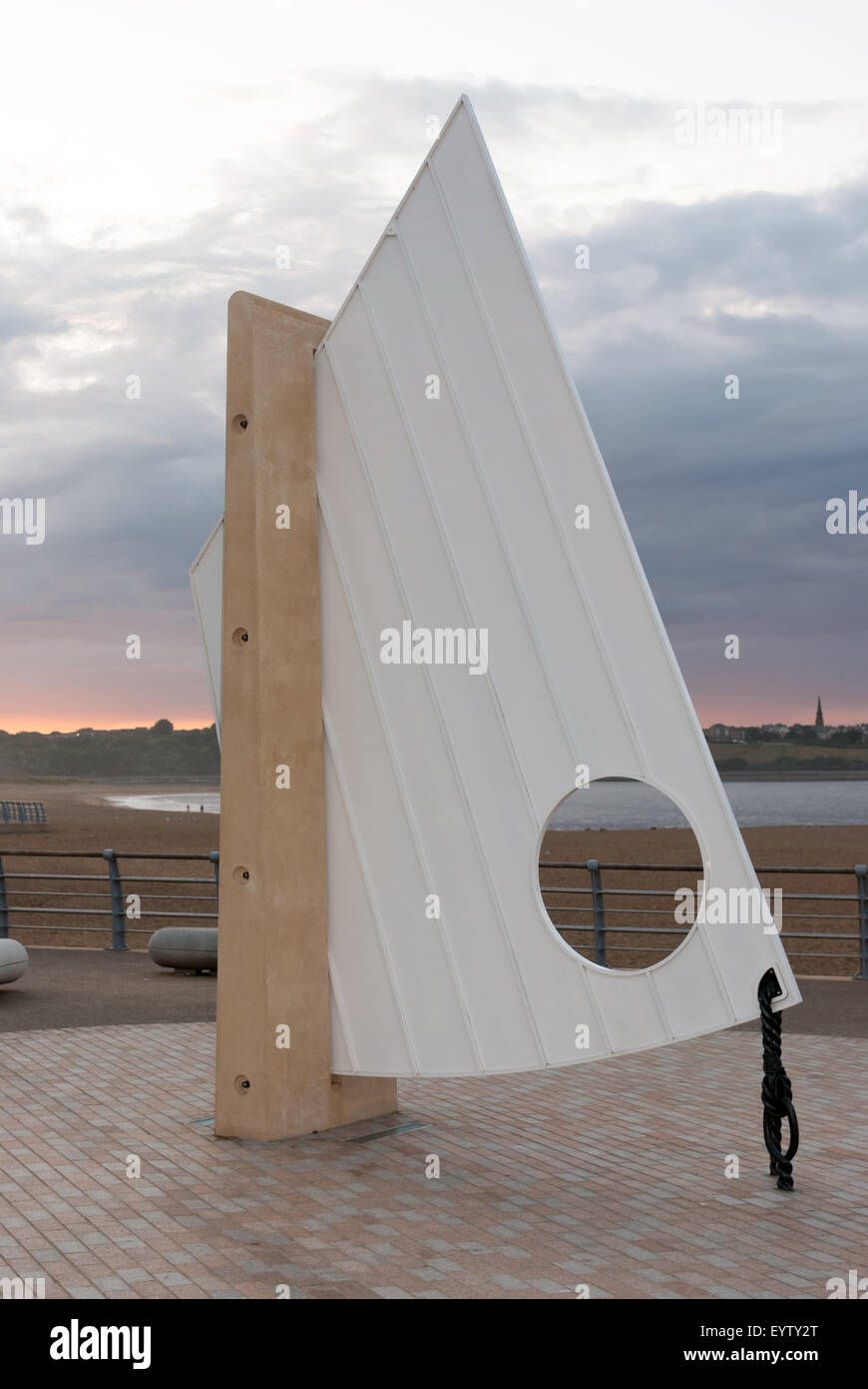 "Die Segel" öffentlichen Kunstwerken, von Stephen Broadbent, im südlichen Promenade, South Shields Stockfoto