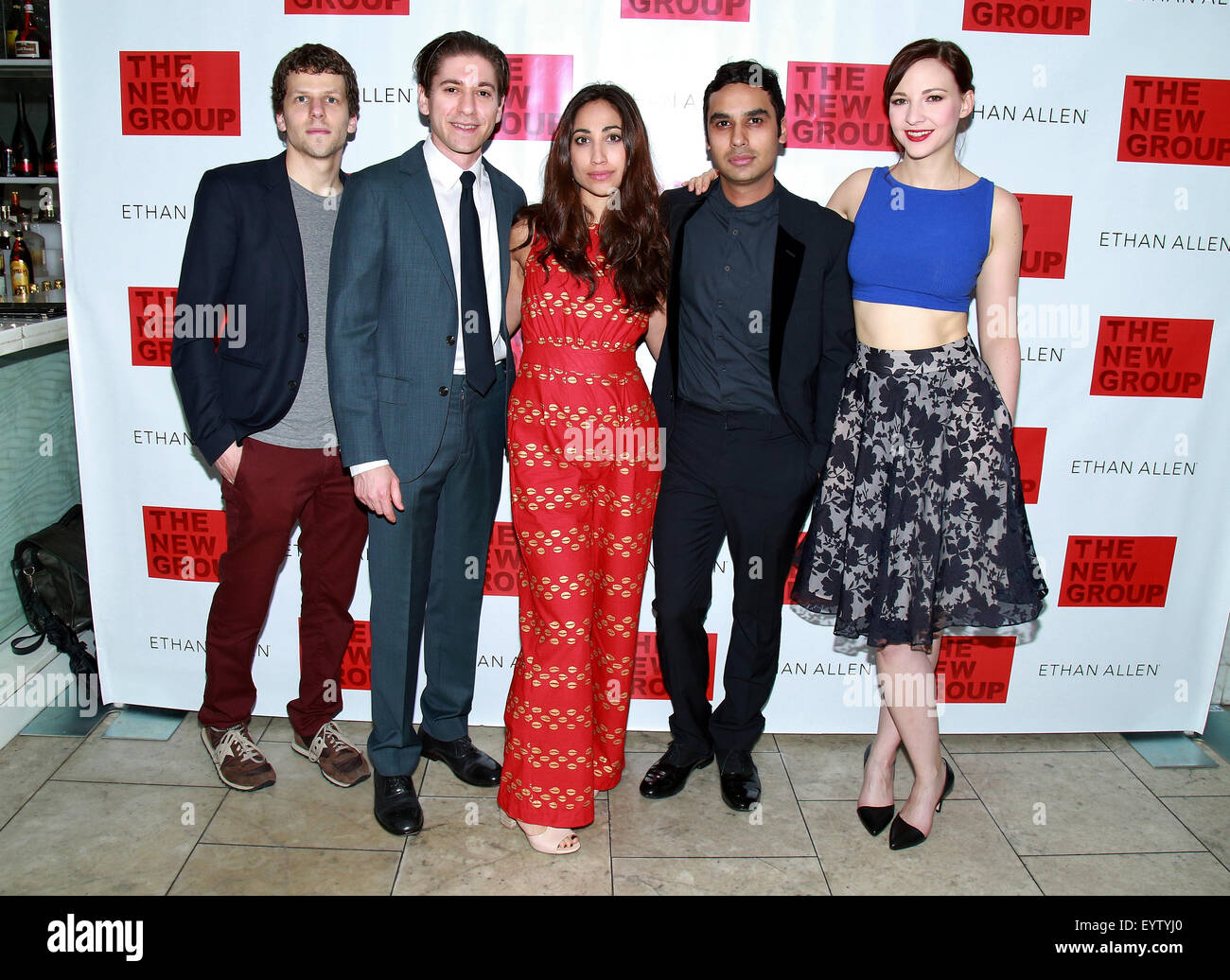 Premierenfeier für die neue Gruppe-Produktion The verwöhnt statt auf Qi Bangkok lokal - Ankünfte.  Mitwirkende: Jesse Eisenberg, Michael Zegen, Annapurna Sriram, Kunal Nayyar, Erin Darke Where: New York City, New York, Vereinigte Staaten, wann: 2. Juni 2015 Stockfoto