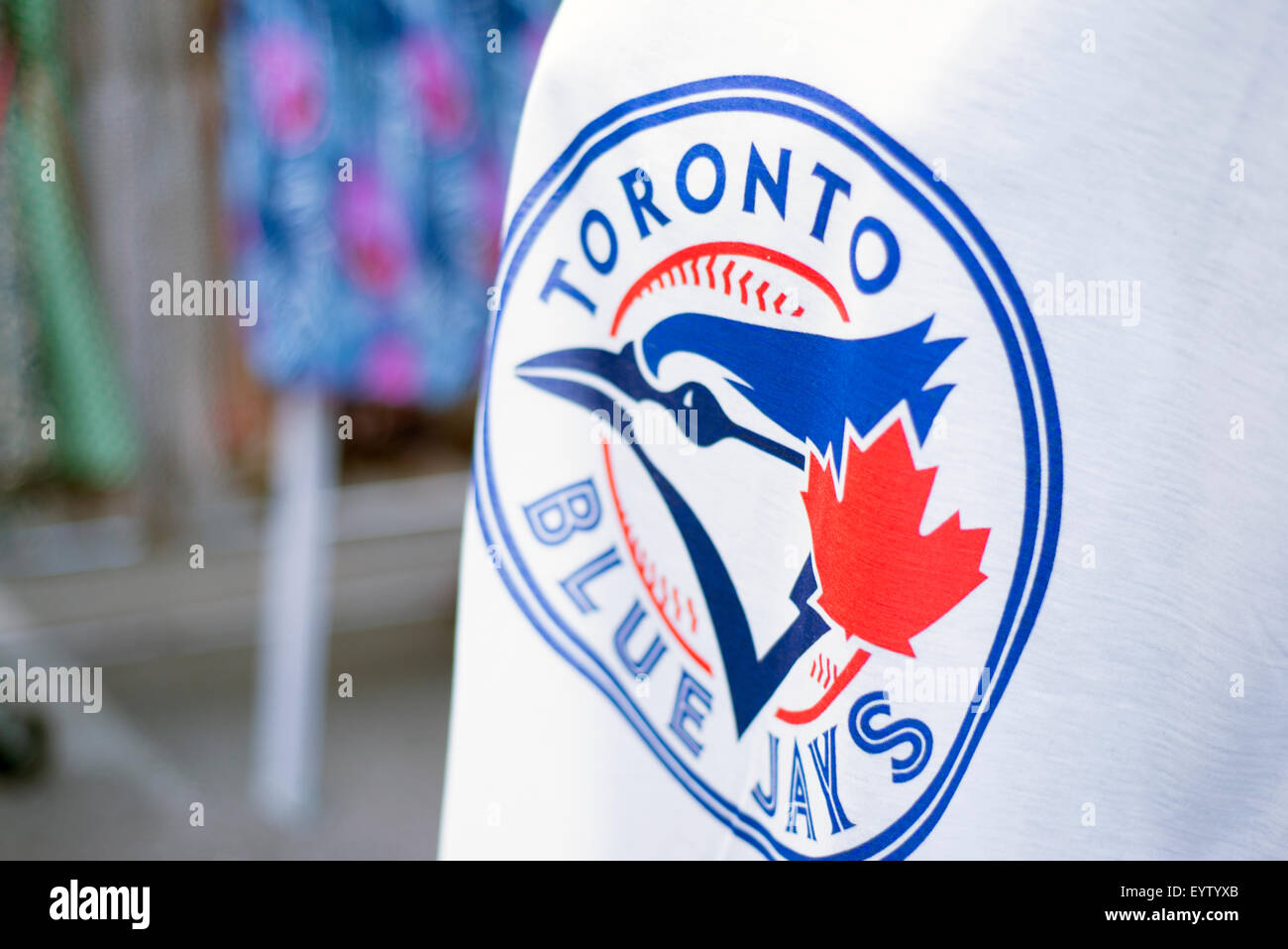 TORONTO, Kanada-Juli 22,2015: Detail der Blue Jays Erinnerungsstücke Verkauf außerhalb des Stadions. Die Toronto Blue Jays sind ein Beruf Stockfoto