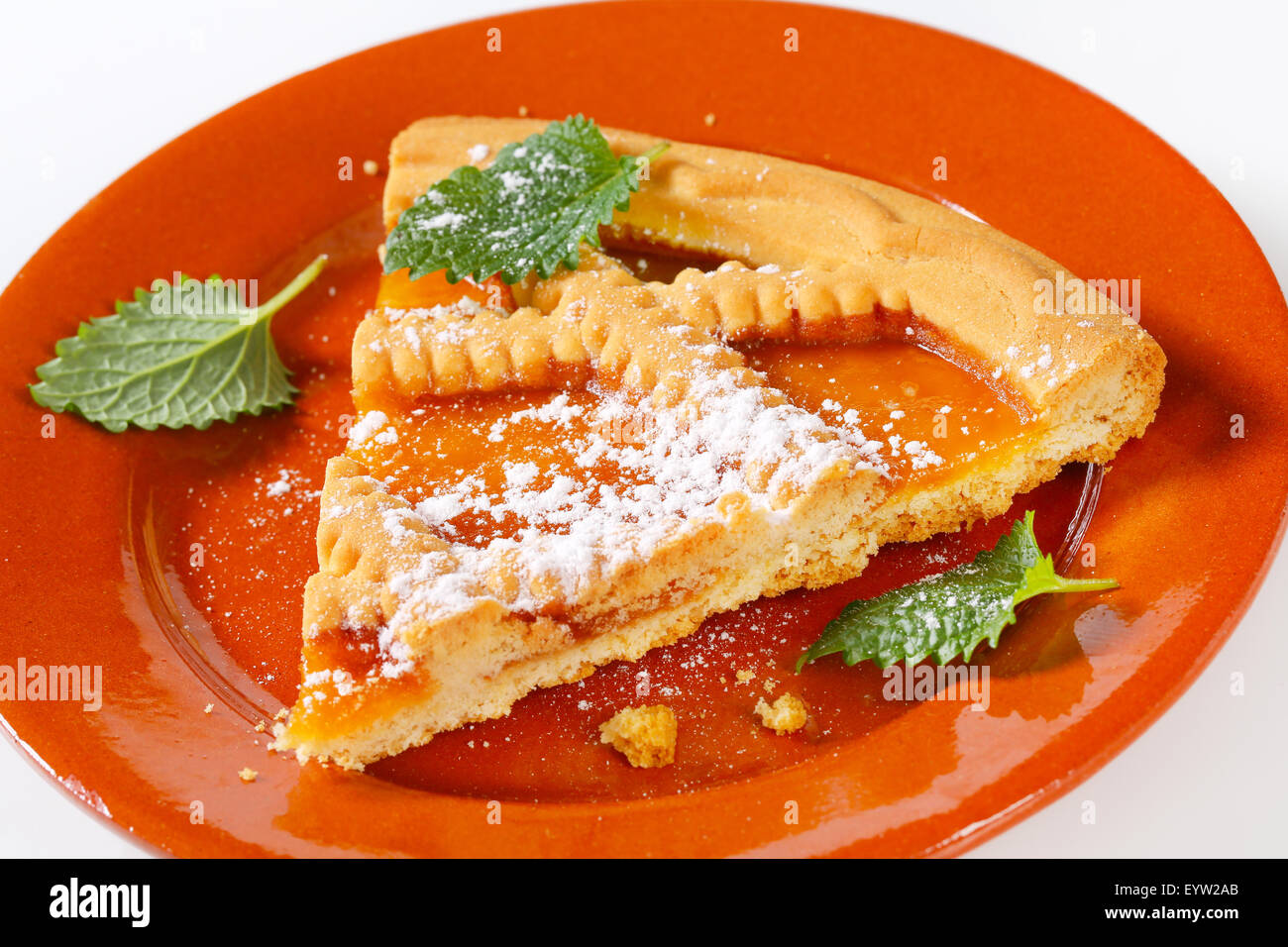 Scheibe des Linzer Aprikosen-Tarte Stockfoto