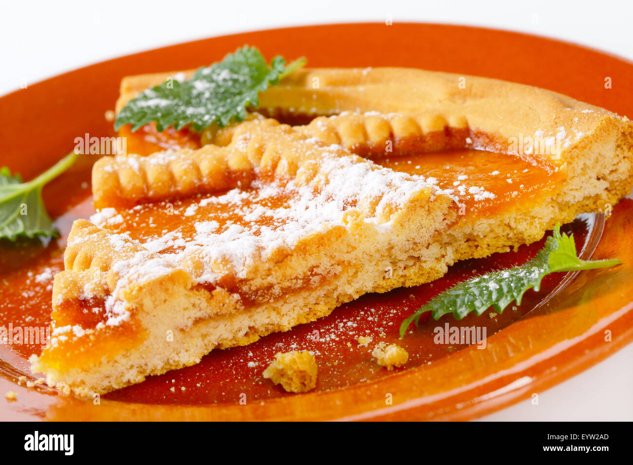 Scheibe des Linzer Aprikosen-Tarte Stockfoto