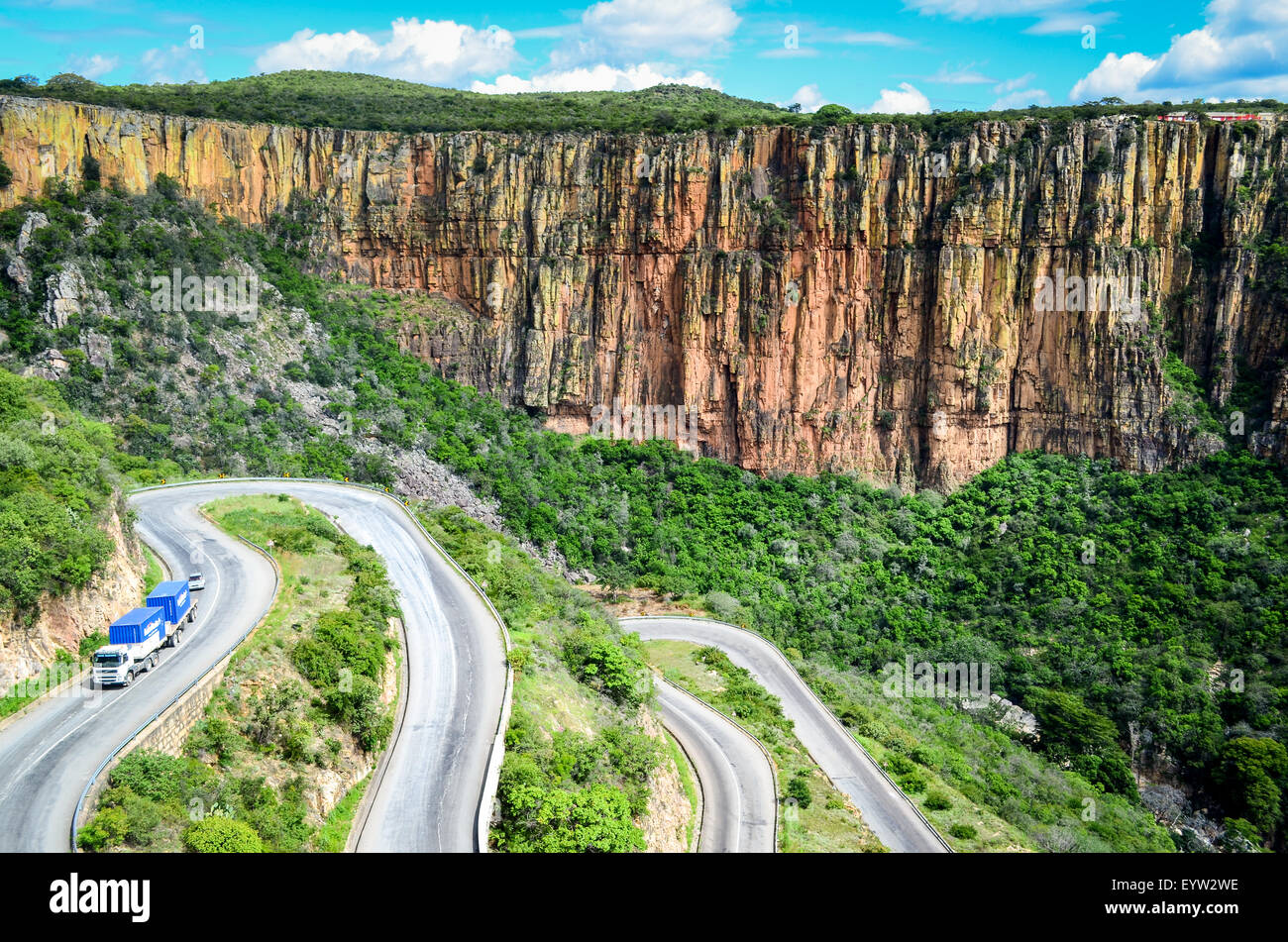 Serra da Leba, ein Gebirgszug in Angola mit der beeindruckenden Leba Mountain Road und seinen Haarnadelkurven, in der Nähe von Lubango Stockfoto