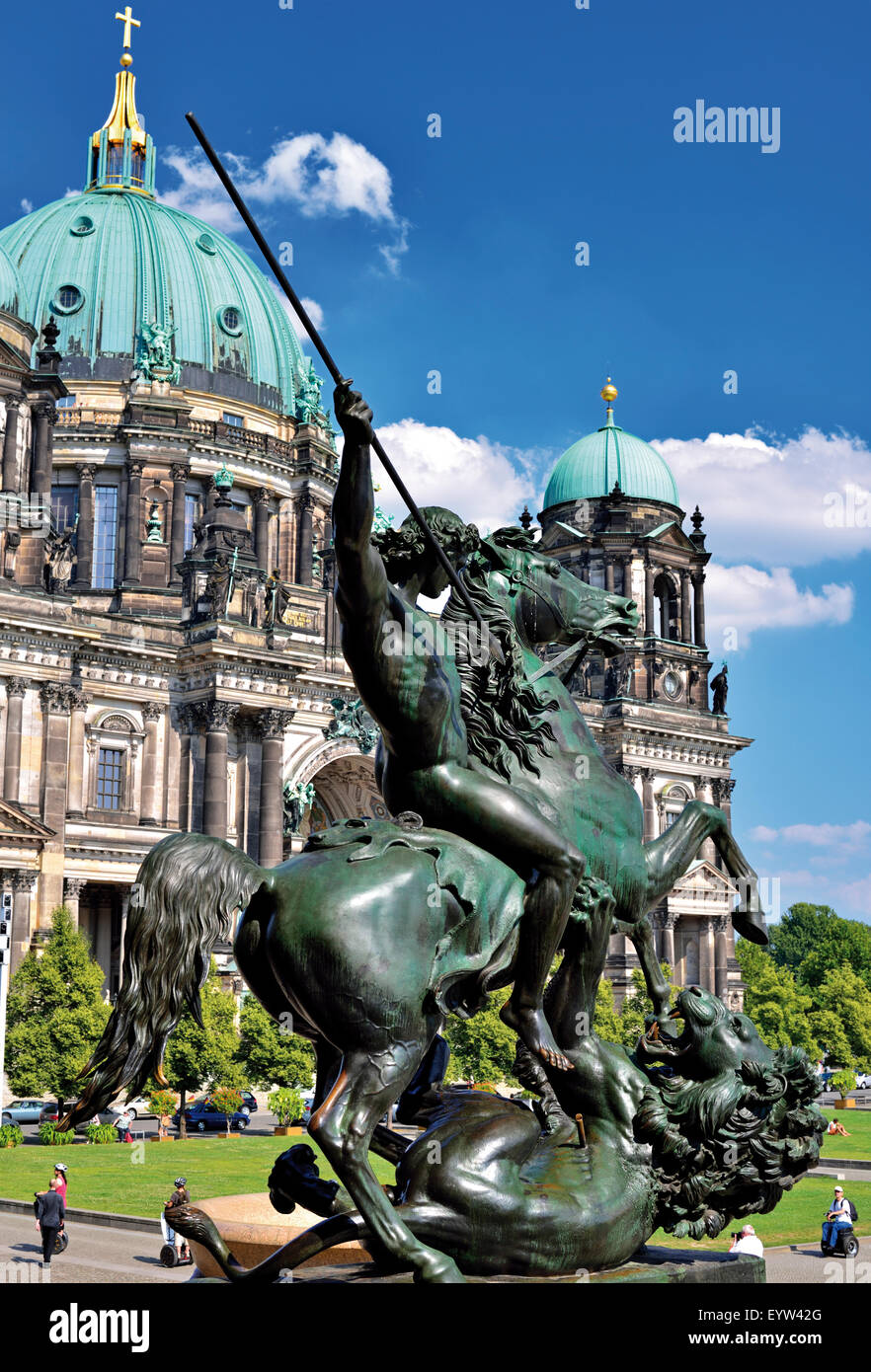 Deutschland, Berlin: Blick auf den Berliner Dom am Stadtgarten "Lustgarten" Stockfoto
