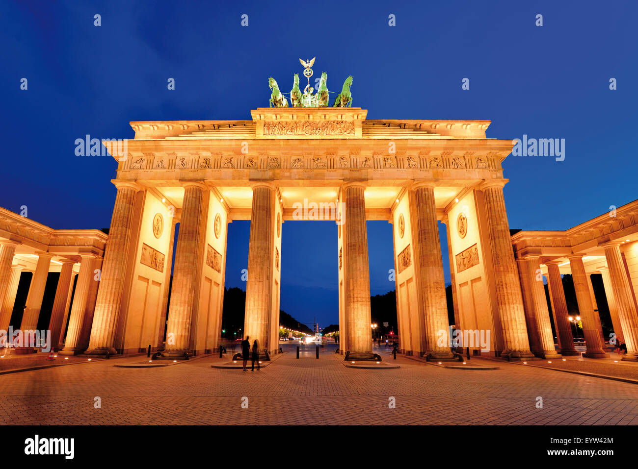 Deutschland, Berlin: Tor Brandenburg bei Nacht Stockfoto