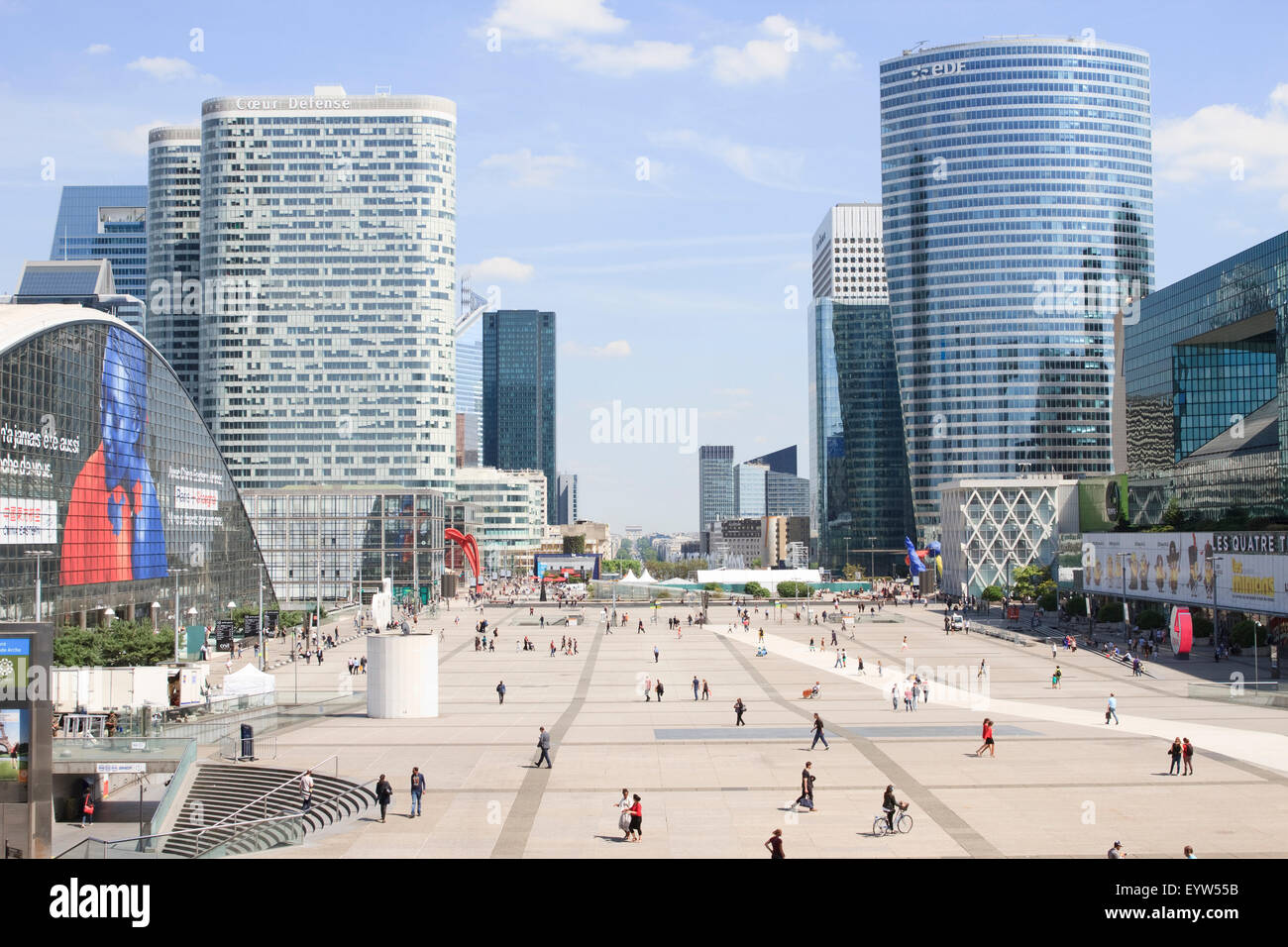 Vvarious Gebäude des Geschäftsviertels La Défense von Paris, Frankreich Stockfoto