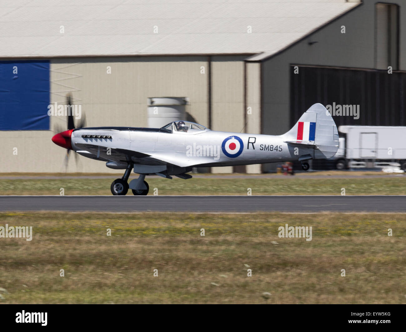 Supermarine Spitfire MkXVIII fliegen in 2015 Royal International Air Tattoo Stockfoto