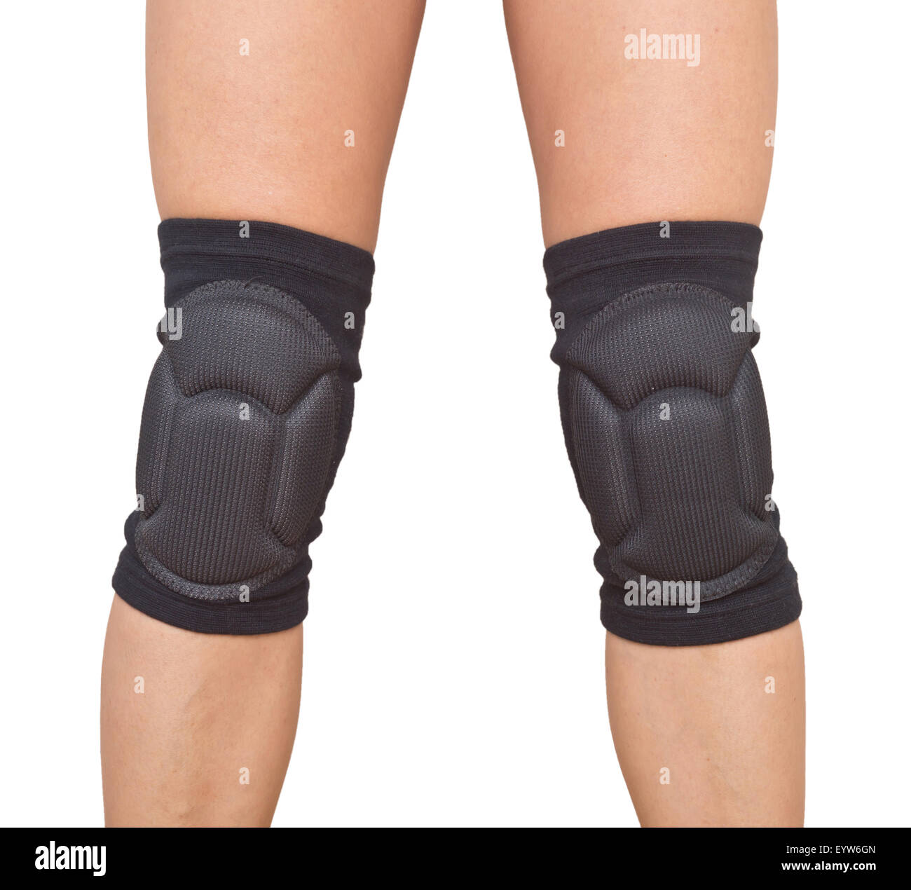 Frau-Beine mit Knie GAP Pad Protektor isoliert auf weißem Hintergrund Stockfoto