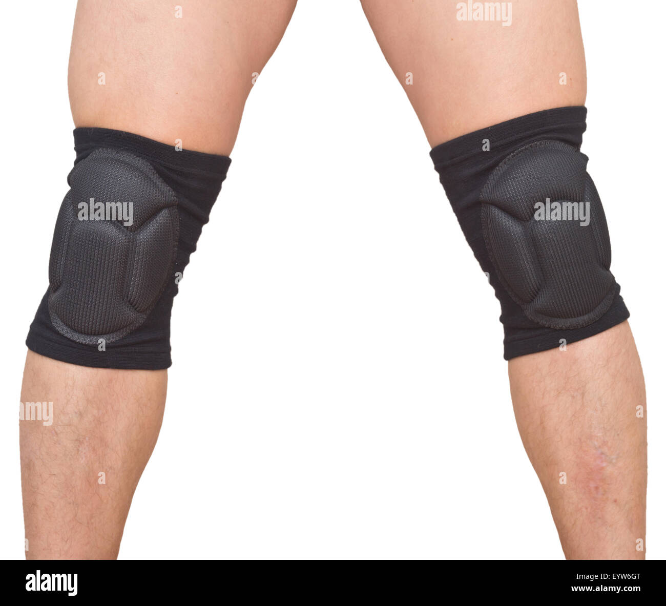 Mann Beine mit Kniescheibe pad Protektoren isoliert auf weißem Hintergrund Stockfoto