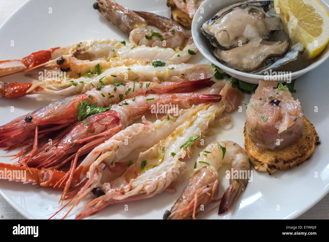 Köstliche Meeresfrüchte-Carpaccio mit Langusten Stockfoto