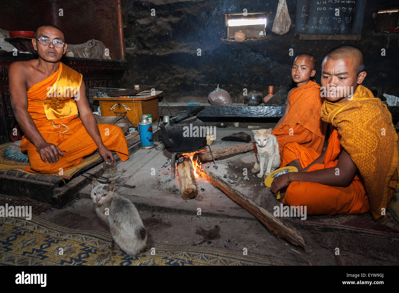 Buddhistischer Mönch mit Lehrlingen, Wan Nyet buddhistisches Kloster in der Nähe von Kyaing Tong, Golden Triangle, in Myanmar Stockfoto