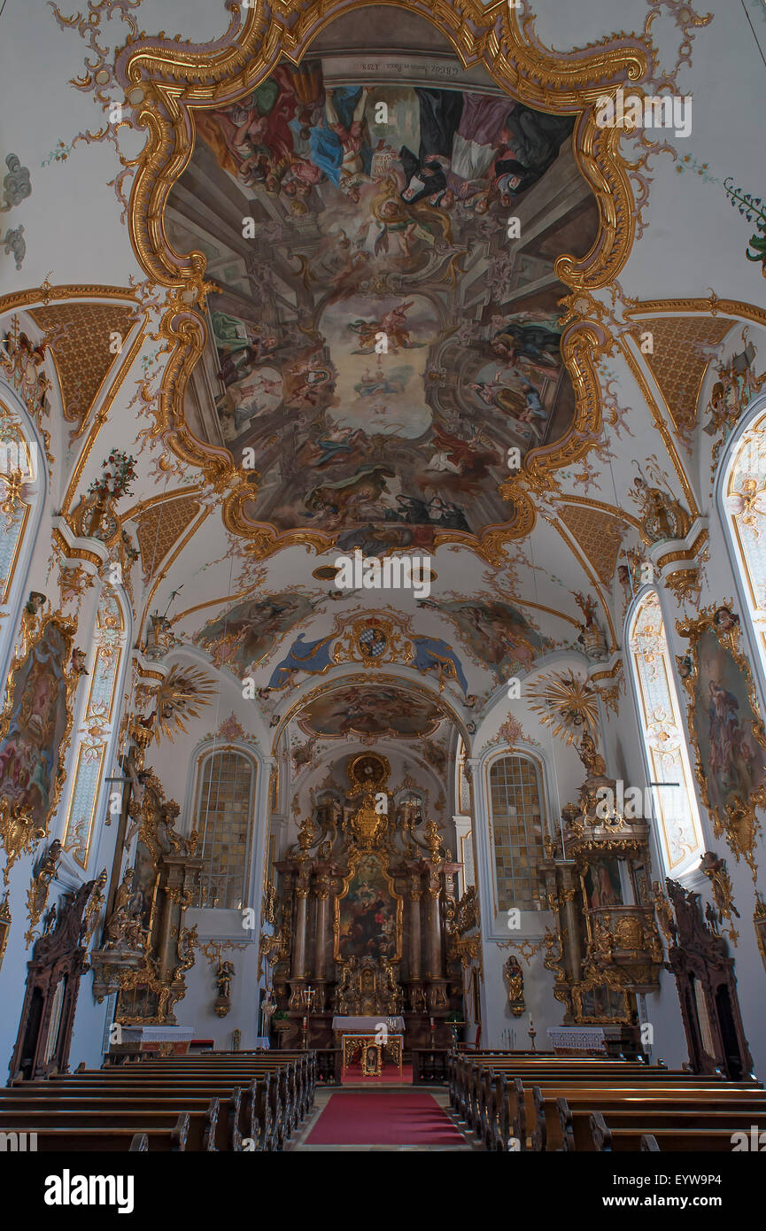 Innenraum mit dem Altar der Schule Kirche im Rokoko-Stil, Amberg, Oberpfalz, Bayern, Deutschland Stockfoto