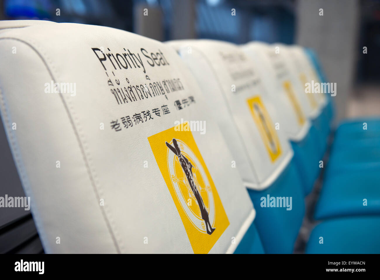 Priorität-Sitz für Mönch in Flughafen Stockfoto