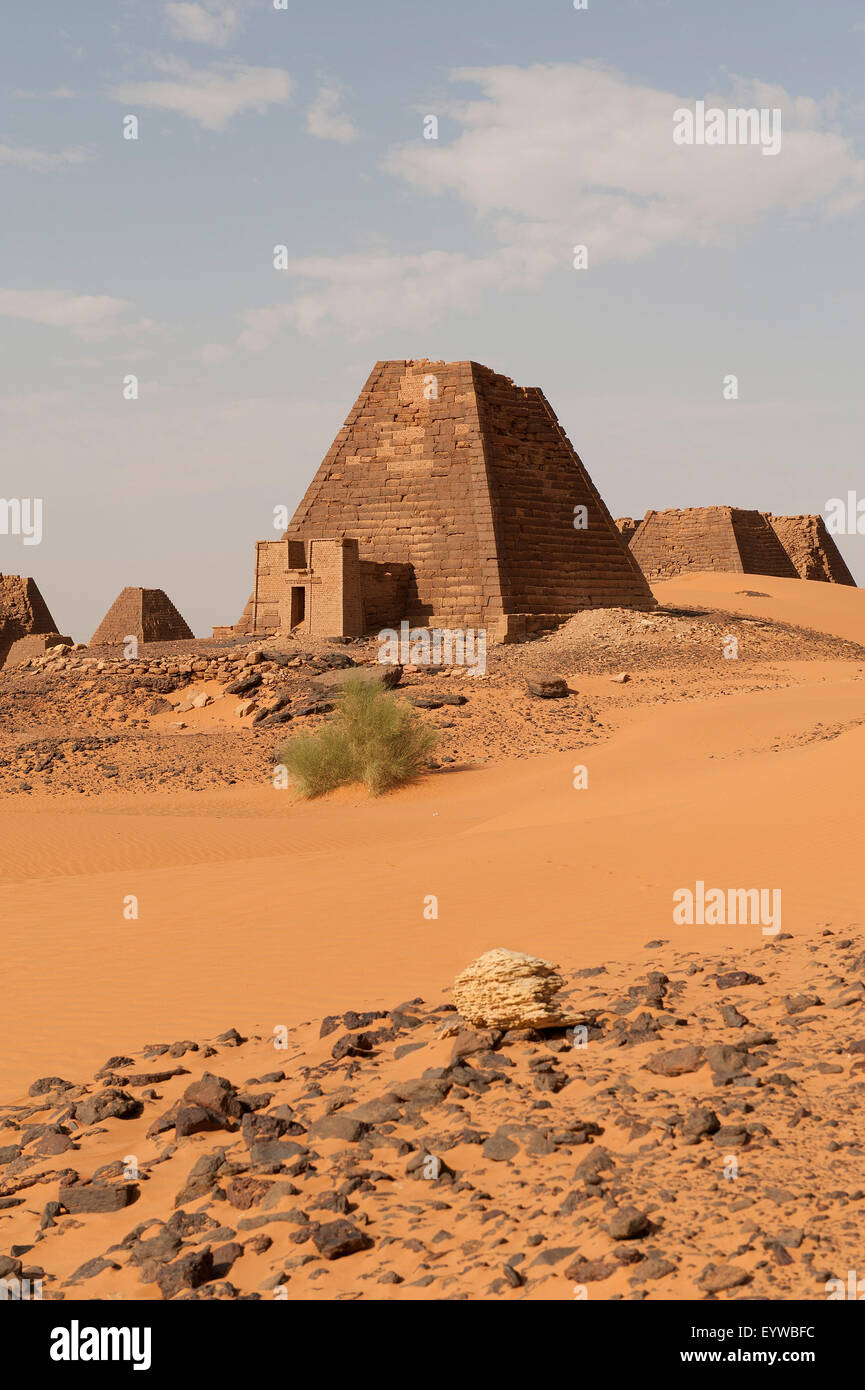 Pyramiden von den nördlichen Friedhof von Meroe, Nubische Wüste, Nubia, Nahr an-Nil, Sudan Stockfoto