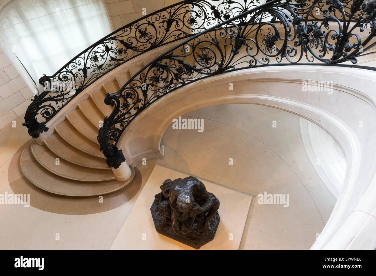 Wendeltreppe mit der Statue Ugolino und seinen Sohn Jean-Baptiste Carpeaux, Petit Palais, Paris, Frankreich, Europa Stockfoto