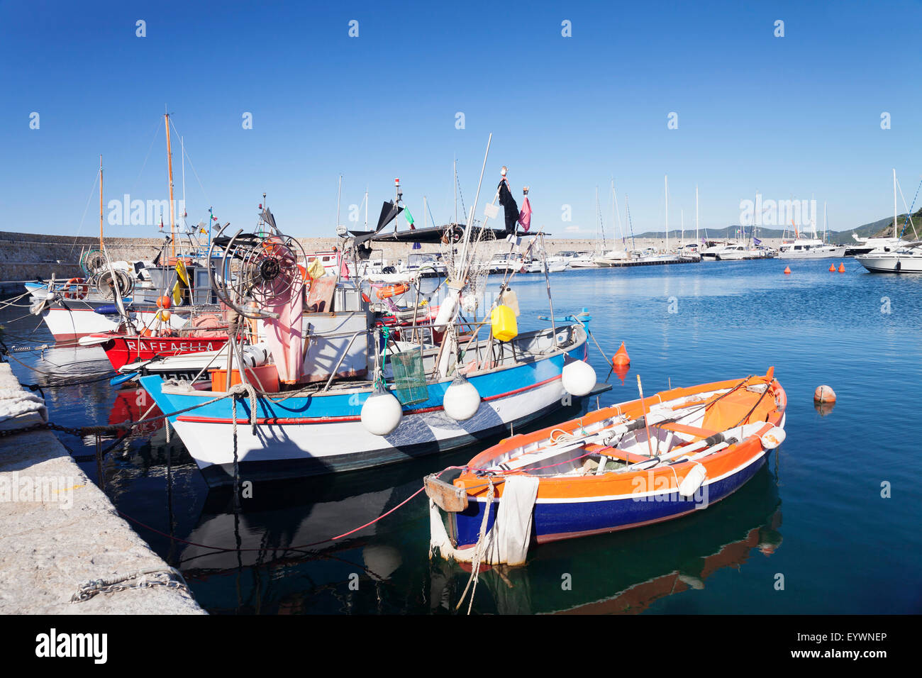 Hafen von Marciana Marina mit Angeln Boote, Marciana Marina, Insel Elba, Provinz Livorno, Toskana, Italien, mediterran Stockfoto