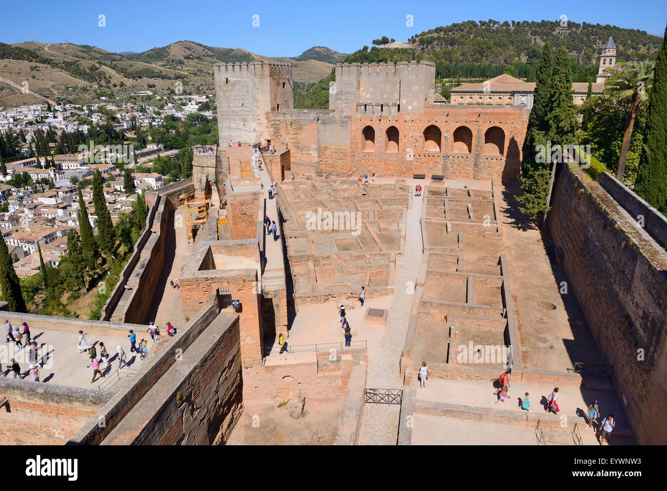 Blick auf Plaza de Armas von Torre De La Vela (Wachturm) in Alcazaba, Schlossanlage Alhambra, Granada, Andalusien, Spanien Stockfoto