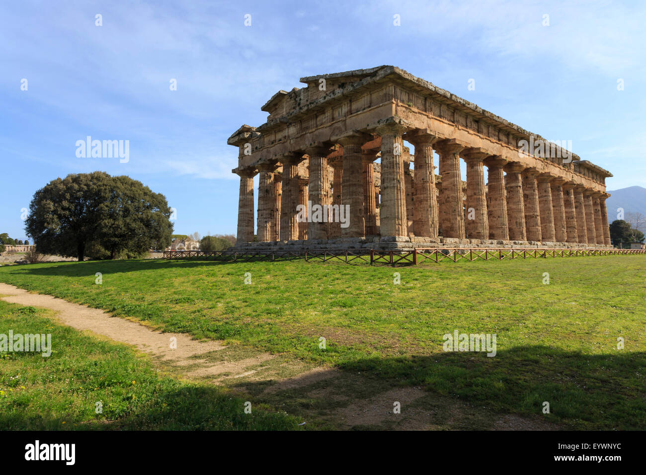 Tempel des Poseidon, 450 v. Chr., größte und am besten erhaltenen griechischen Tempel in Paestum, UNESCO-Weltkulturerbe, Campania, Italien Stockfoto