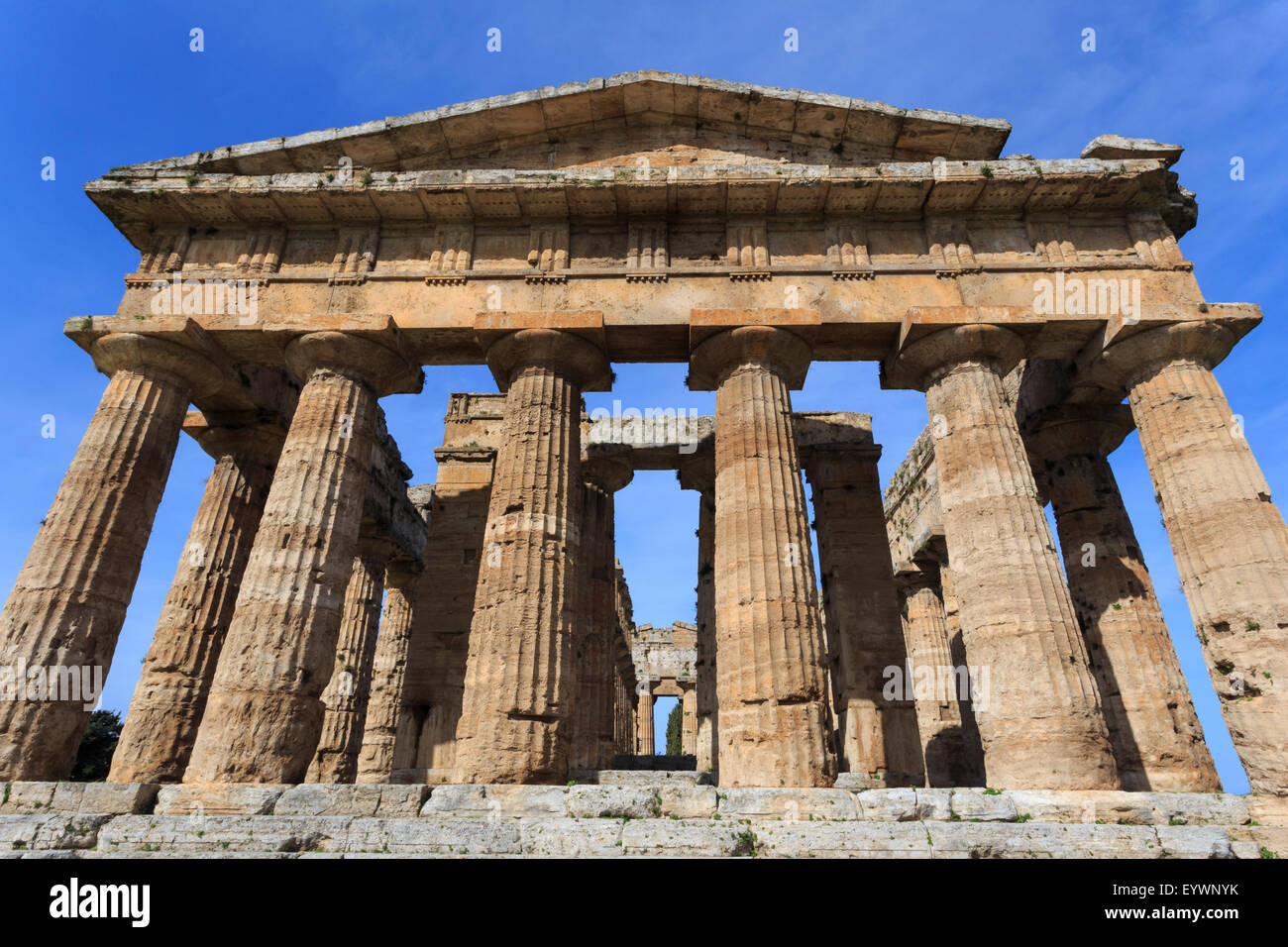 Tempel des Poseidon, 450 v. Chr., größte und am besten erhaltenen griechischen Tempel in Paestum, UNESCO-Weltkulturerbe, Campania, Italien Stockfoto