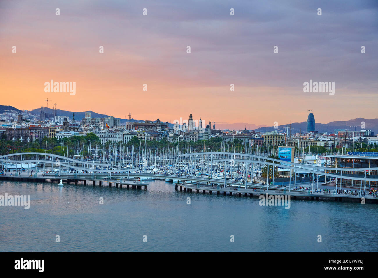 Barcelona Hafen bei Sonnenuntergang, Barcelona, Katalonien, Spanien, Europa Stockfoto