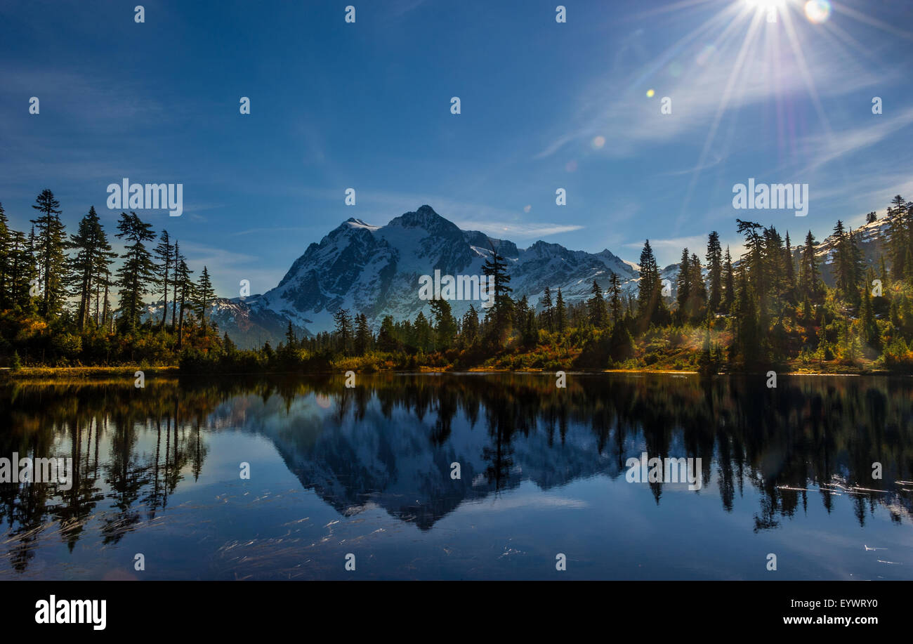 Bild-See und Mt. Shuksan. Stockfoto