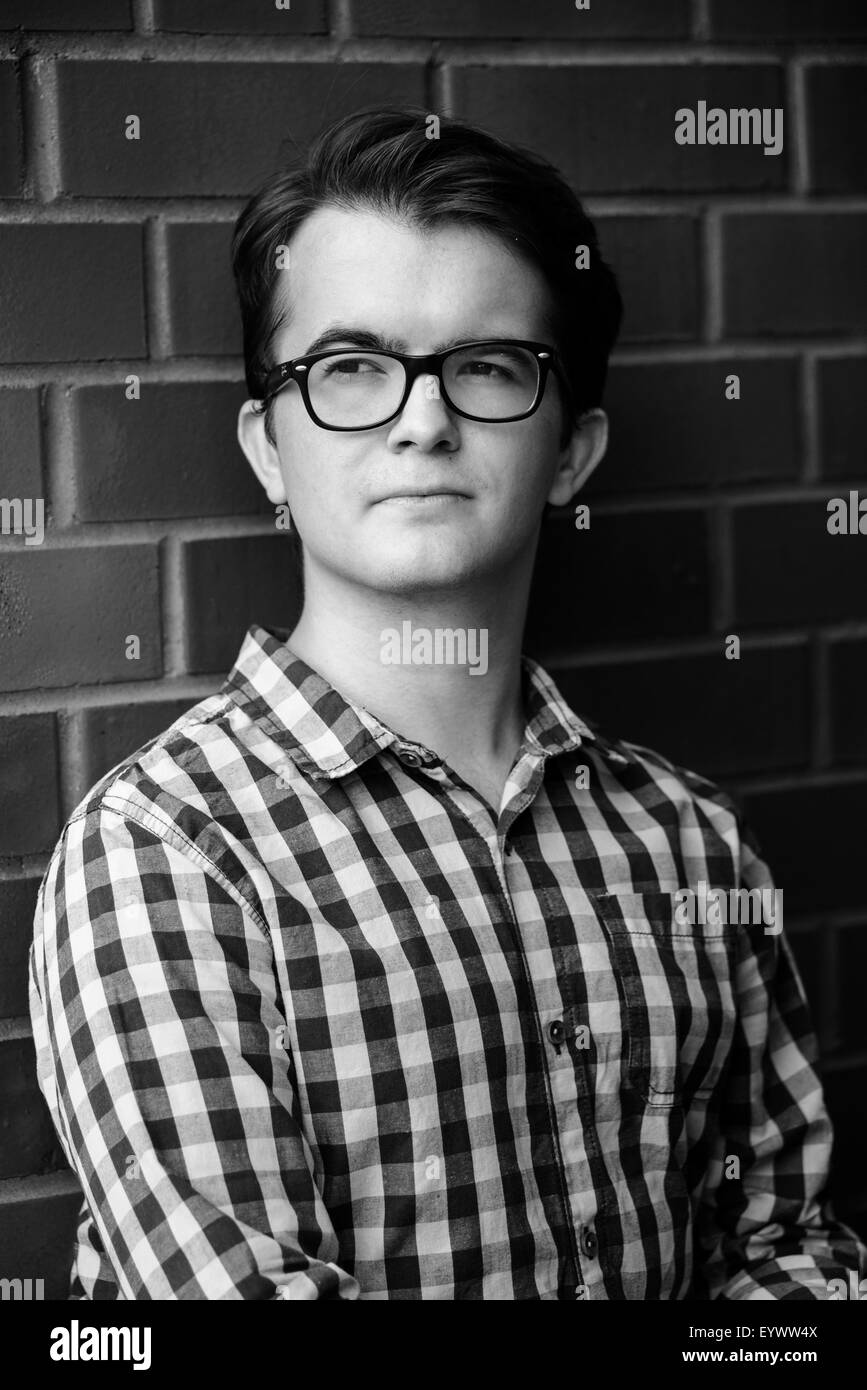 Foto von der Stadt-Porträt eines jungen Mannes Stockfoto