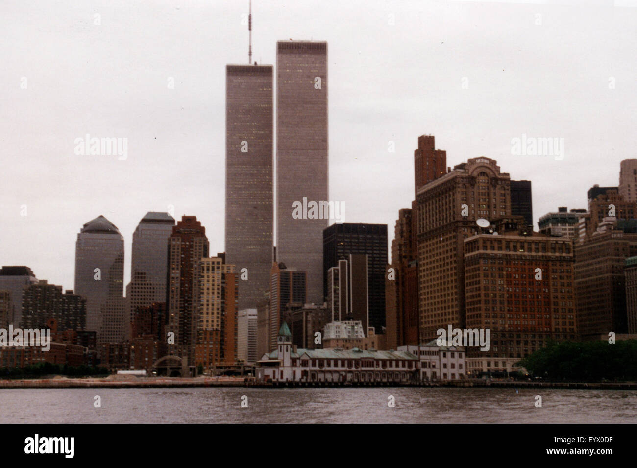 Juli 1995 - NEW YORK: die Skyline von Manhattan mit den Zwillingstürmen des World Trade Center, Manhattan Stockfoto