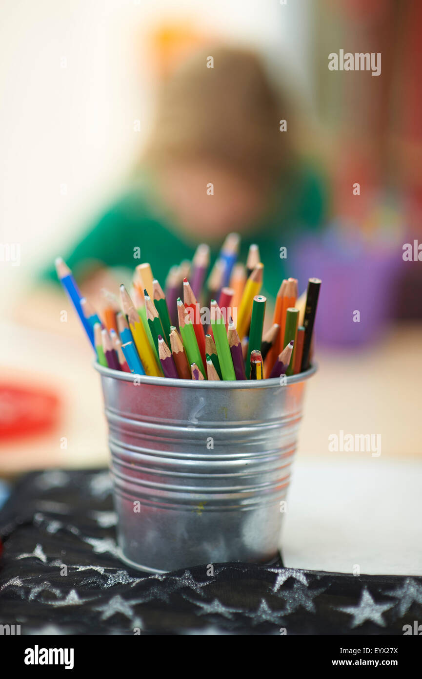 Kinder gefärbt Bleistifte Stockfoto