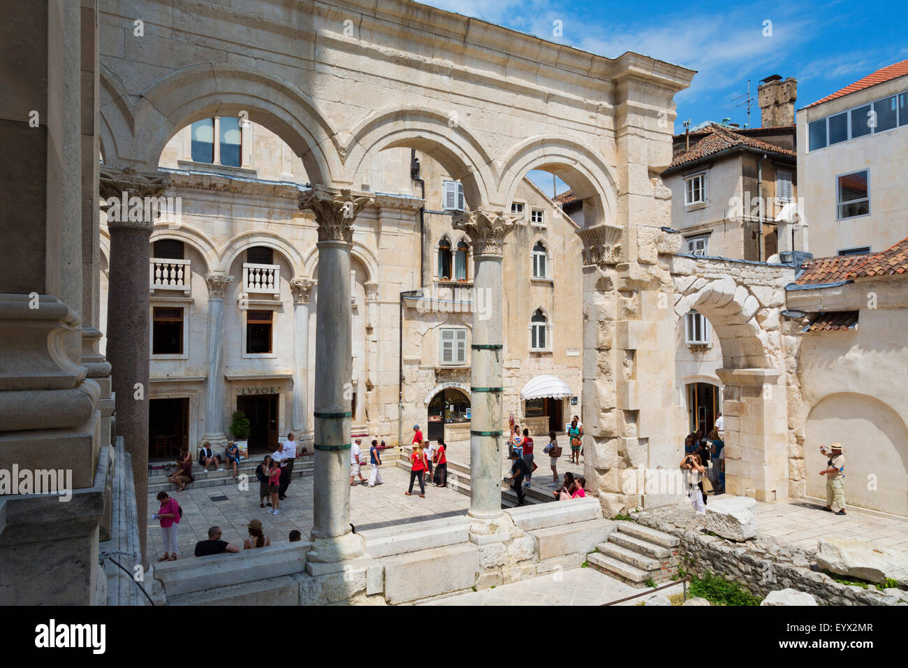 Split, Dalmatien, Kroatien.  Peristyl oder Perestil Platz. Das historische Zentrum von Split ist ein UNESCO-Weltkulturerbe. Stockfoto