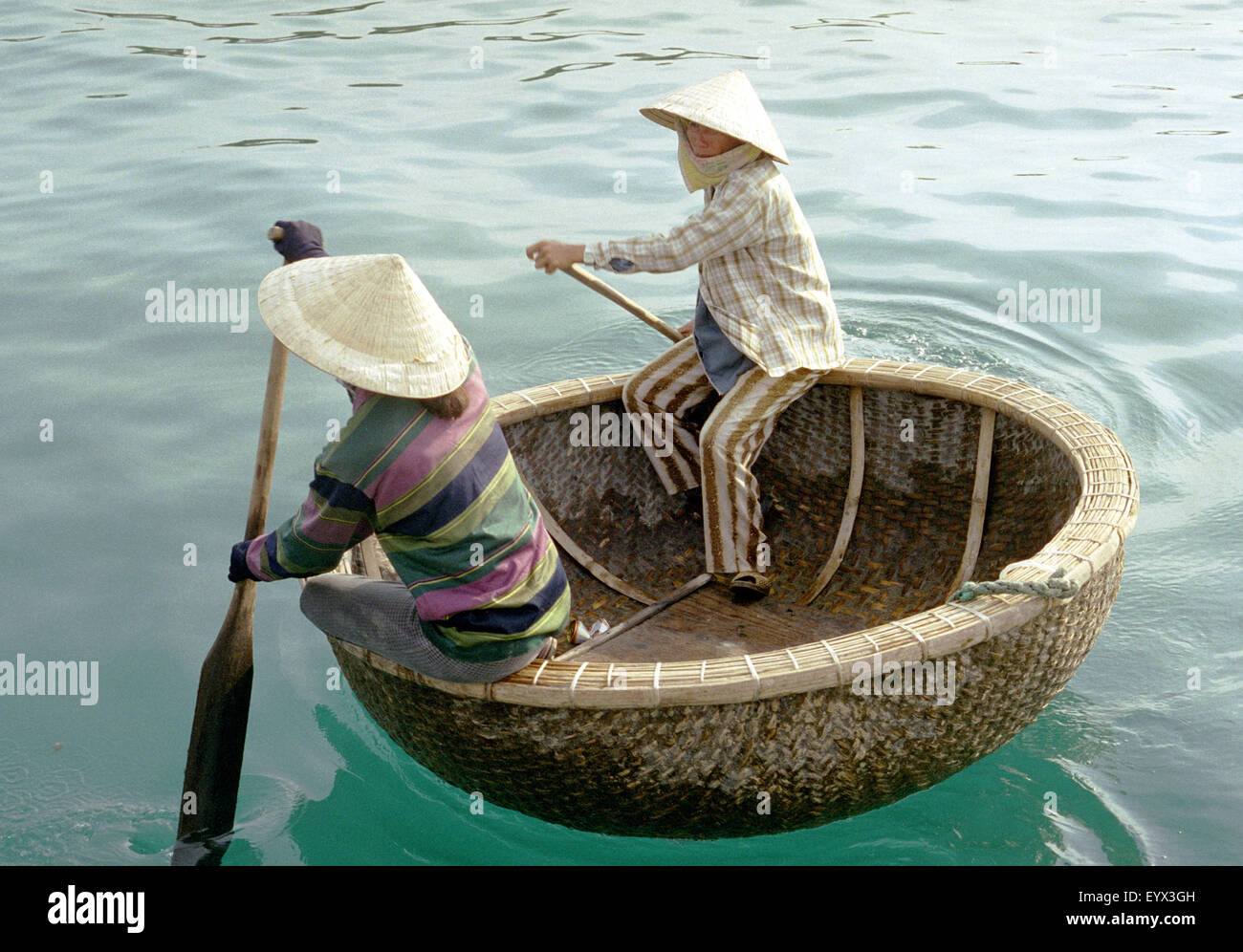 Bambus-Boot-Vietnam Brian Mcguire Stockfotografie - Alamy
