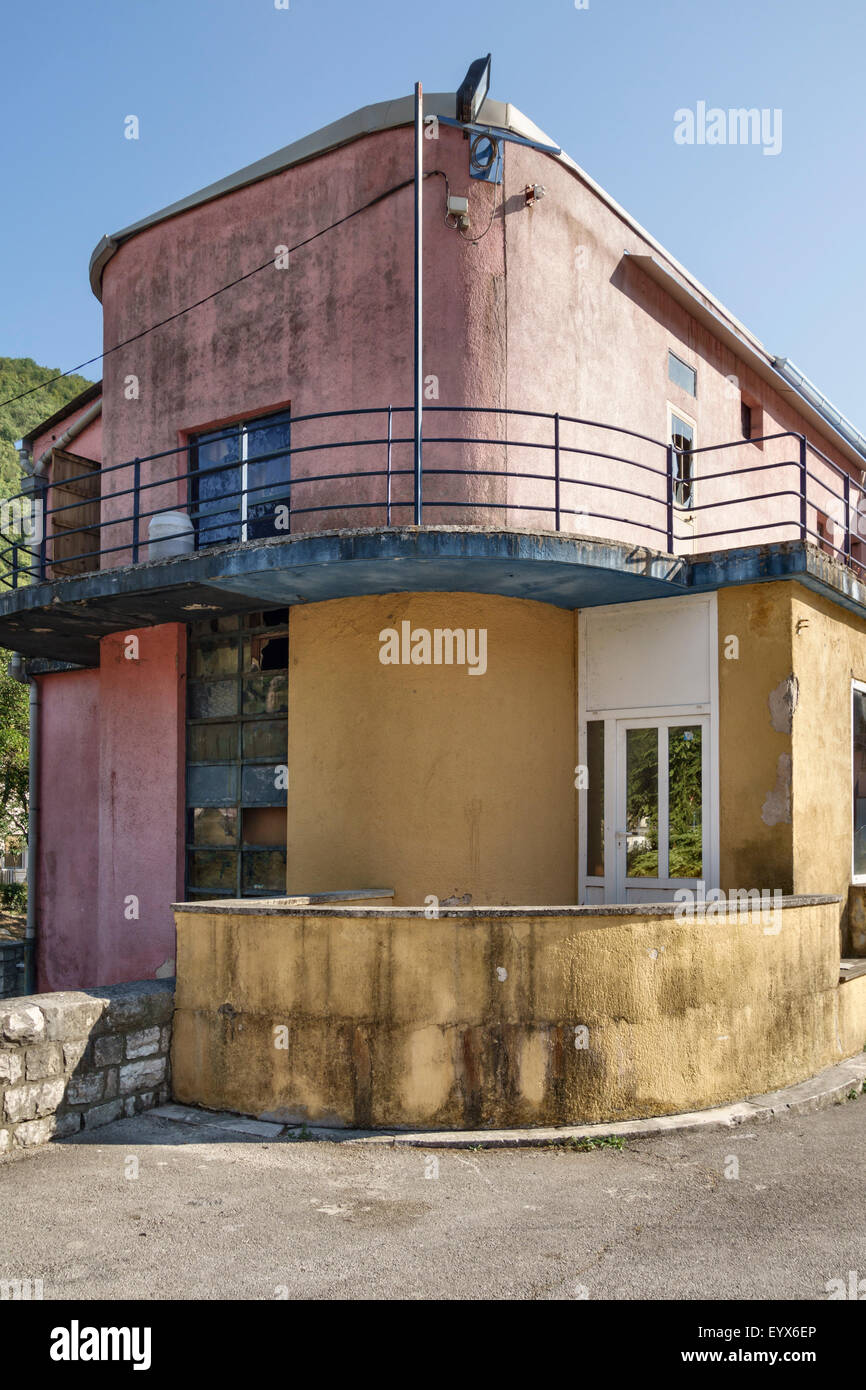 Rasa (Raša), Istrien, Kroatien. Eine moderne Bergbaustadt Baujahr 1936-7 unter Mussolinis faschistisches regime Stockfoto