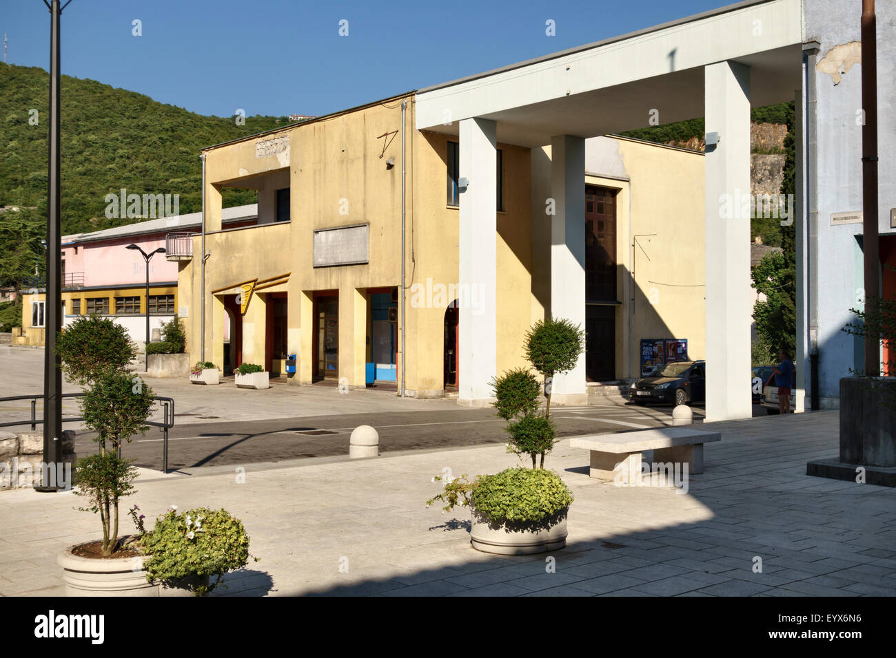 Rasa (Raša), Istrien, Kroatien. Eine moderne Bergbaustadt Baujahr 1936-7 unter Mussolinis faschistisches regime Stockfoto