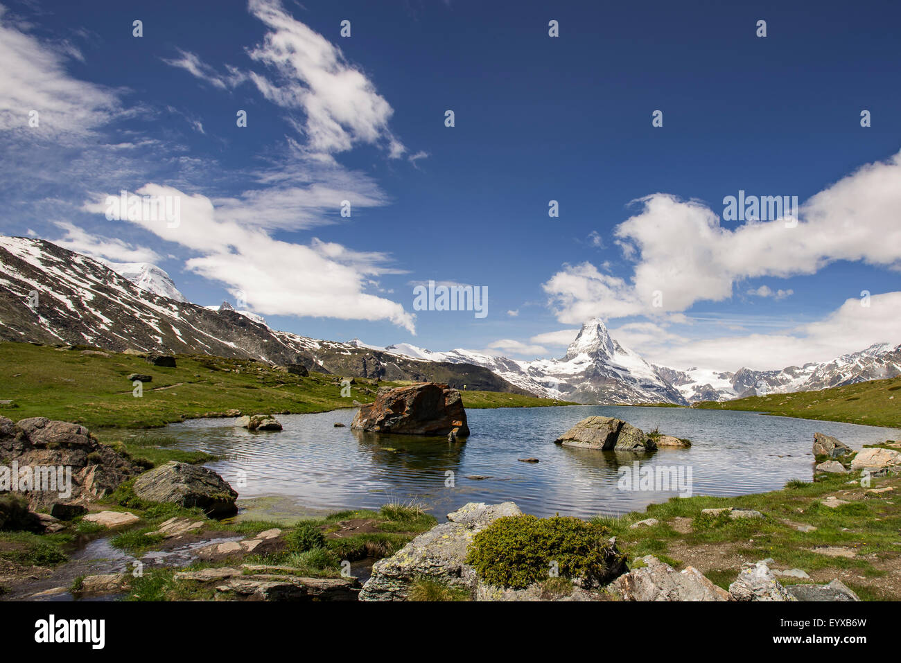 Blick auf das Matterhorn Stellisee steigende bis hinter Stockfoto