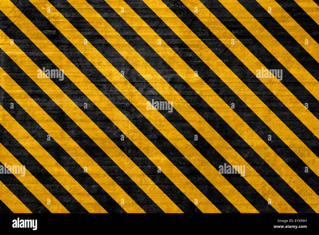 Texturierte Gefahr Hintergrund mit schwarz und gelb abgewinkelt Linien Stockfoto
