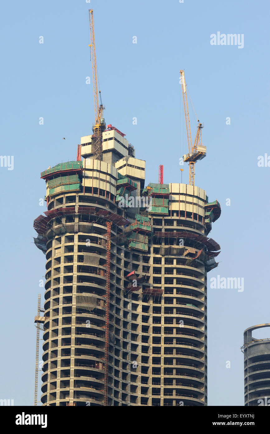 Hochbau mit Turmdrehkranen Stockfoto