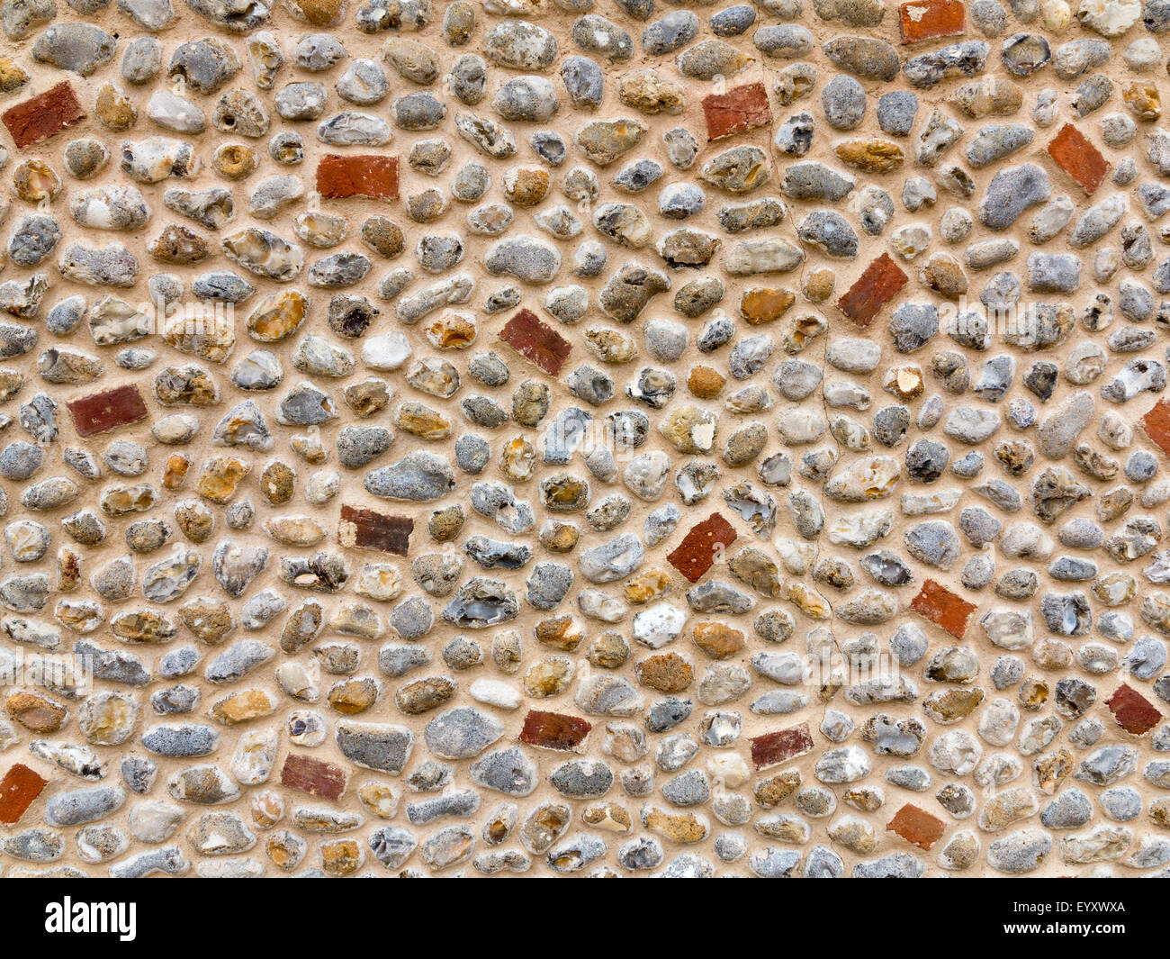 Detail der Feuerstein und roten Ziegelmauer, Norfolk, England Stockfoto