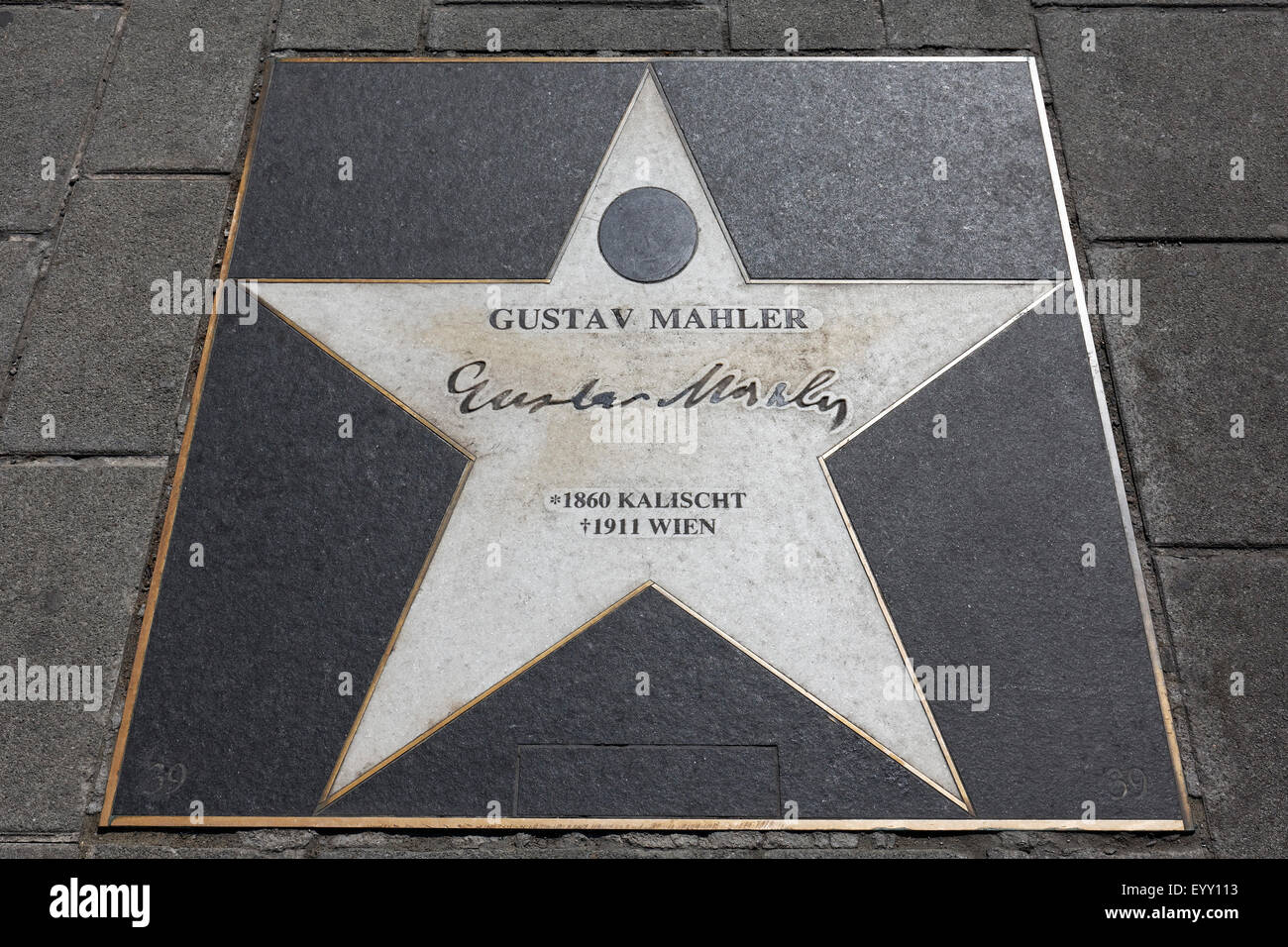 Sterne für Gustav Mahler, auf der Musik-Walk vor der Wiener Staatsoper, Walk of Fame, 1. Bezirk, Wien, Österreich Stockfoto